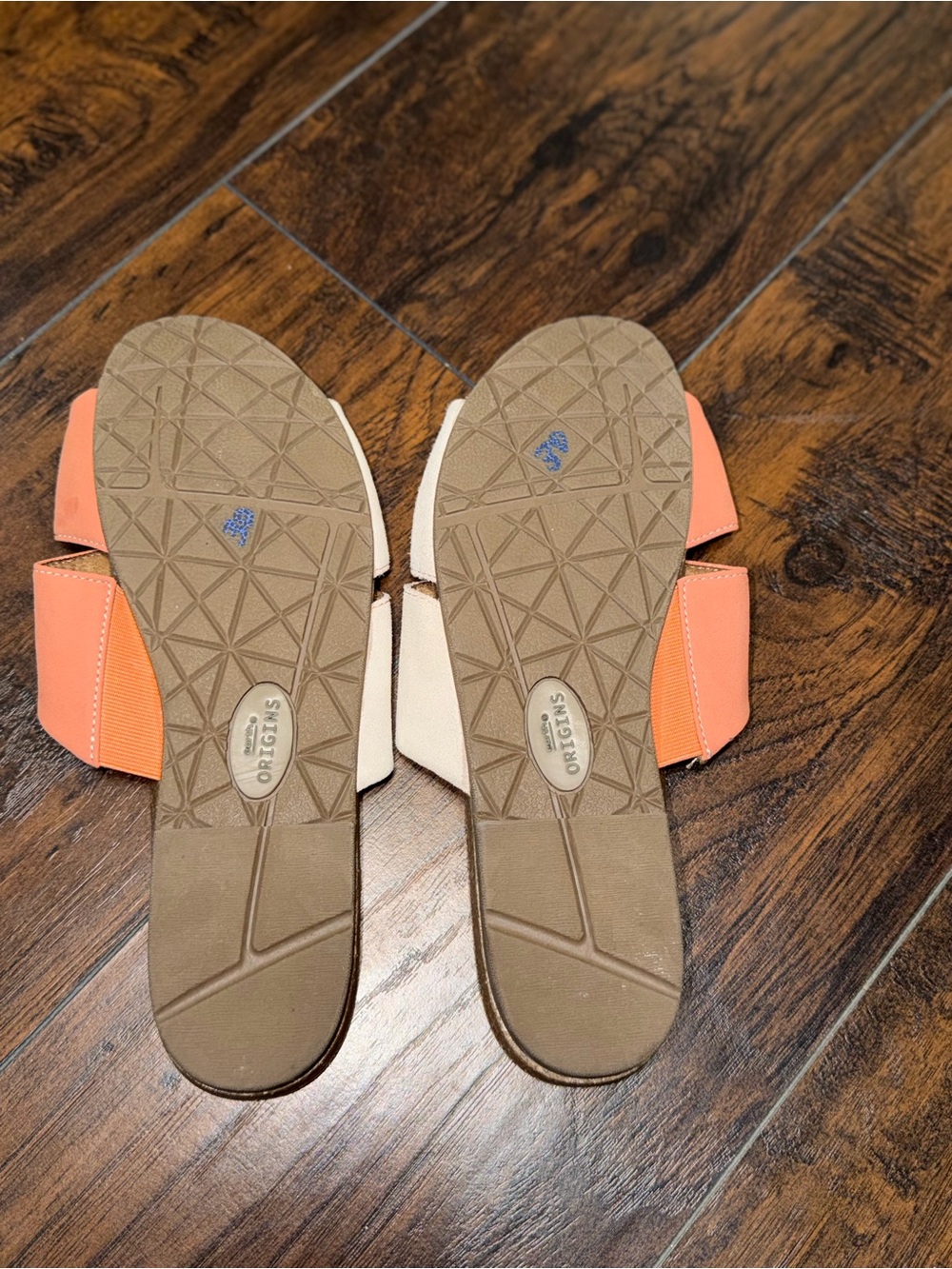 Earth Origins Two-Tone Cream & Peach Crossover Slide Sandals - Picture 5 of 6